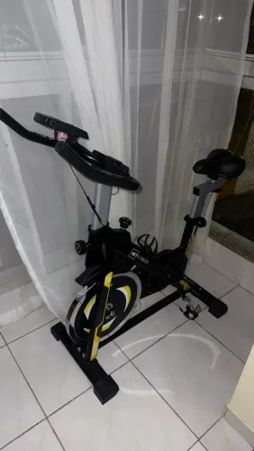 Bicicleta Spinning com roda de inércia de 13kg WCT Fitness