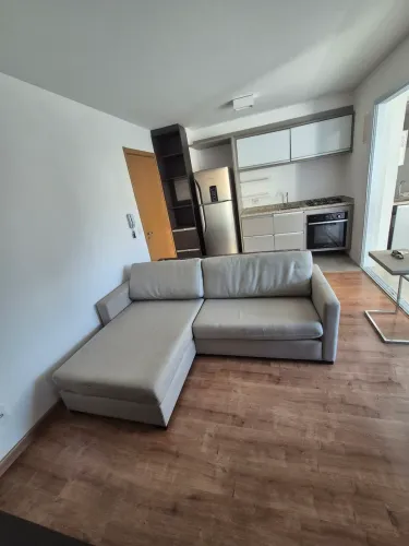 Sofá com chaise de 3 lugares usado