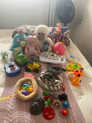 Lote de brinquedos de meninas e meninas mais brinquedo brinde