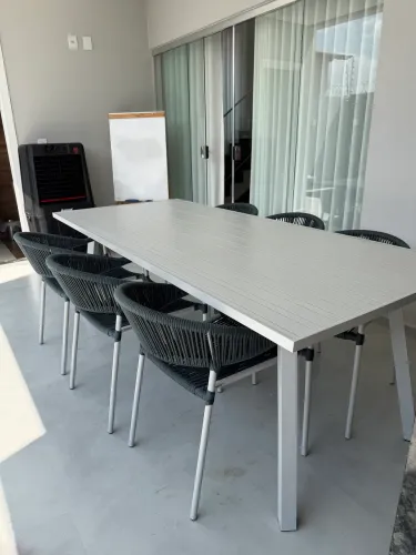 Mesa com 6 cadeiras para área externa