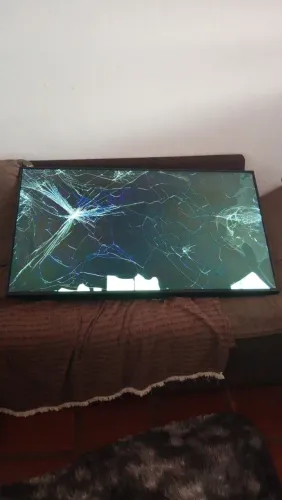 Vendo tv 50 polegada smart com tela quebrada