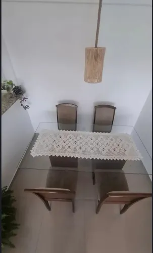 Conjunto de mesa tampo de vidro 1.88m x 0.88m + 5 cadeirass