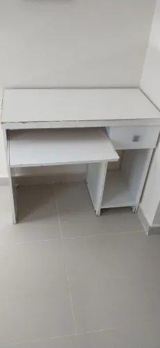 Vende-se escrivaninha e cadeira!