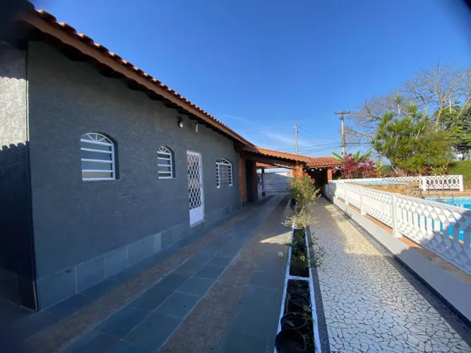 Casa para Locação em Atibaia, Jardim Alvinópolis, 3 dormitórios, 1 suíte, 3 banheiros, 4 v