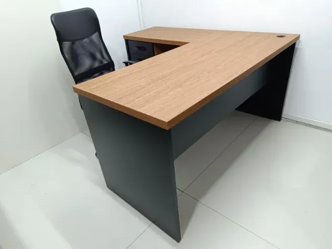 Mesa em L para escritório
