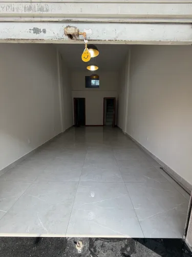Aluga se loja c sobre loja