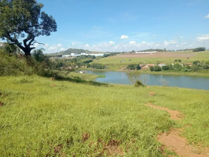 Terreno à Venda com Vista e Acesso à Represa