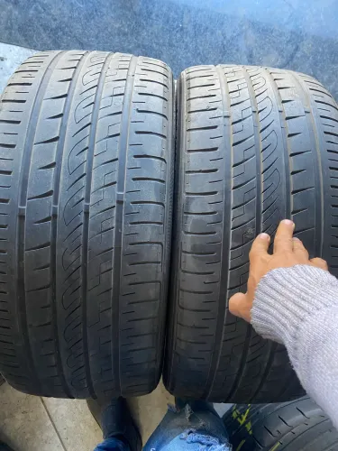 PAR DE PNEUS 255/40/21 SEMI NOVOS