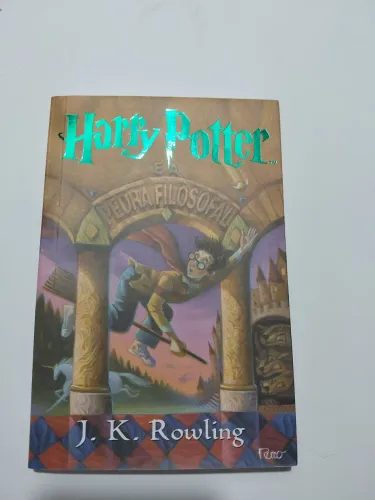 Livro Harry Potter e a pedra filosofal 