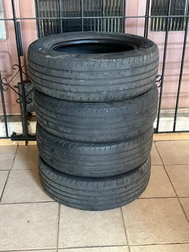 Vendo pneus de carro na condição de usados.