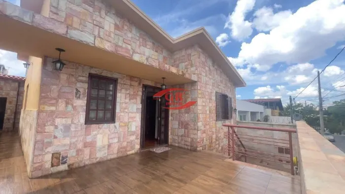 Casa 247m² no Salgado Filho Exclusividade Ampla Imobiliária | Com Barracão e Renda de R$ 1