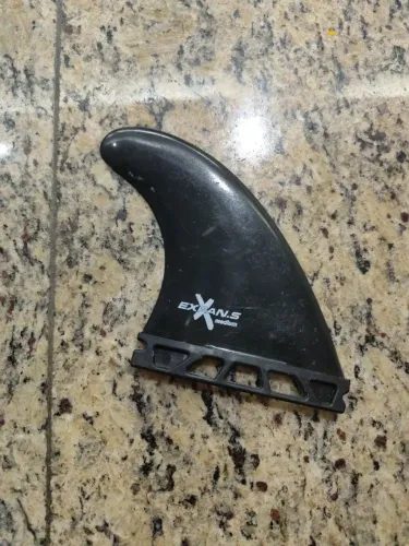 Quilhas de prancha de surf usada 