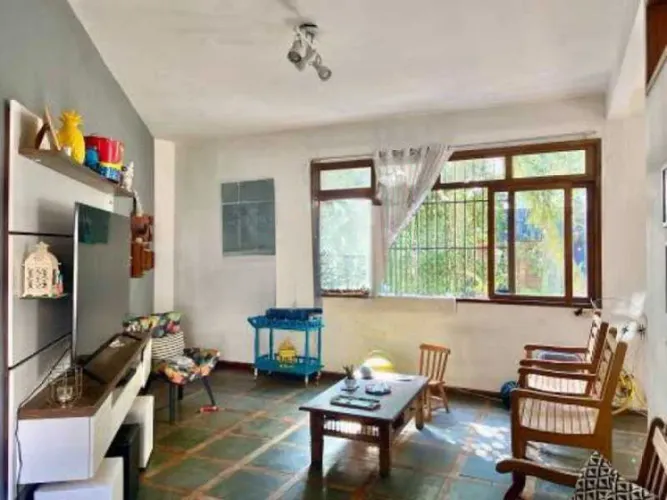 Casa muito grande na Rua das Acácias