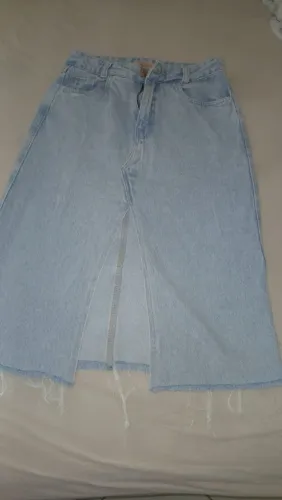 Saia jeans clara com fenda na frente N 40
