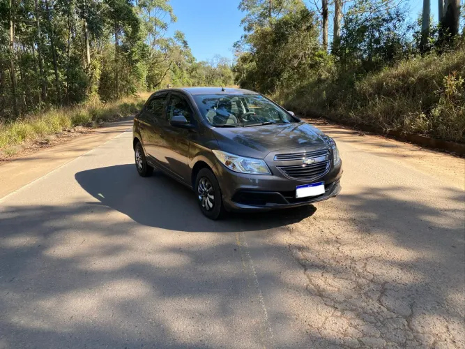 Chevrolet Onix Hatch LT 1.0 8V Flex Power Mec. 4P 2014