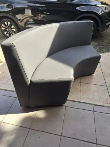 SOFÁS RETRÁTEIS COM POUCO USO, PARA VENDA