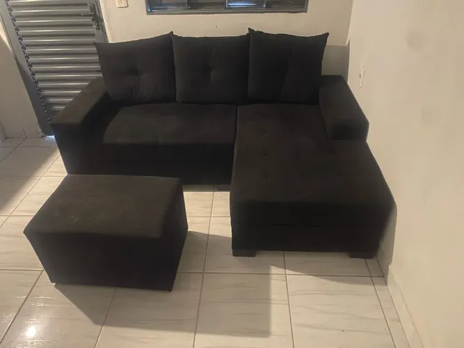 Sofá de canto na cor preta 