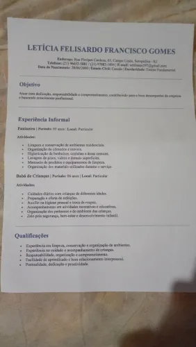 Trabalho como um babá e faço faxina