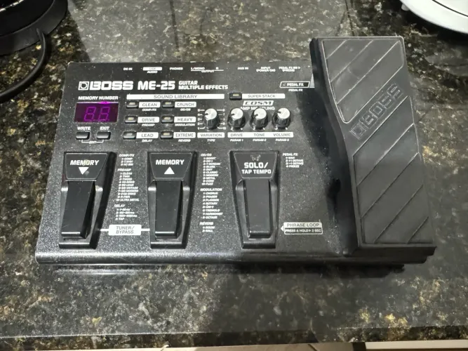 Pedaleira Boss ME-25