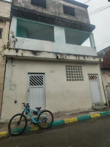 Triplex com4 quarto, sala cozinha dois banheiros