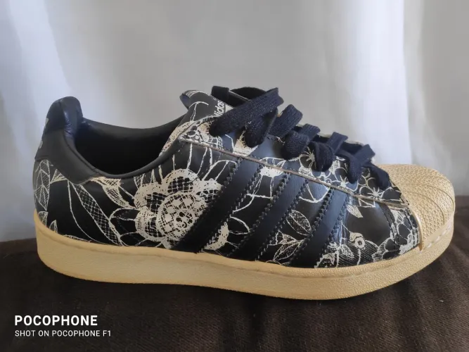 Tênis Adidas original, semi novo N°37.