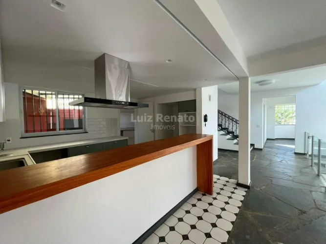 Casa para locação, 3 quartos com suíte, 260m² de área no Belvedere