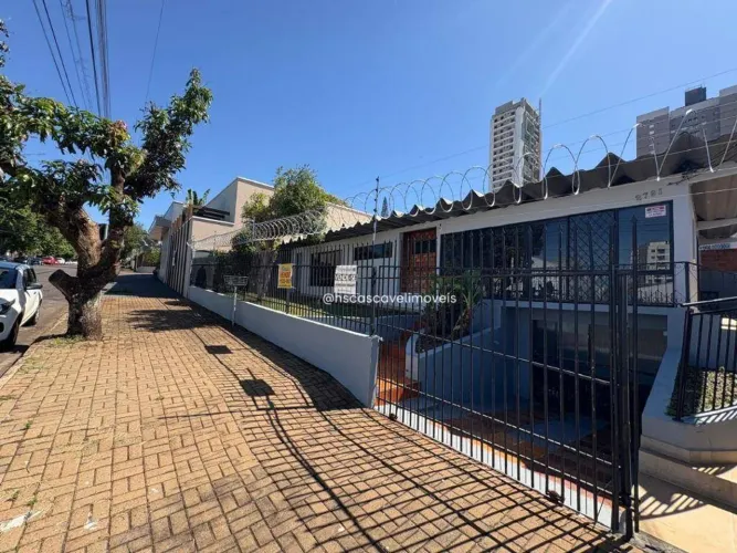 Casa com 3 dormitórios à venda, 151 m² por R$ 800.000,00 - Centro - Cascavel/PR