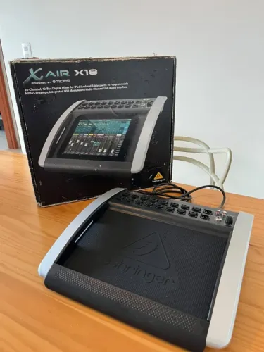Mesa Digital Behringer X Air X18 - 18 Canais - Pré Midas - Wi-Fi/USB - Impecável na Caixa
