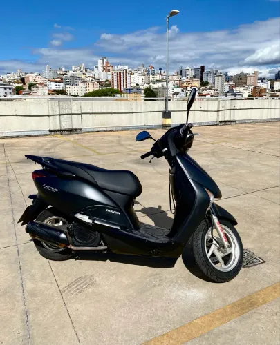 Honda LEAD 110 muito conservada e pouco rodada 