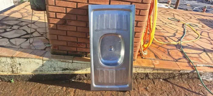 PIA INOX COM BASE CONCRETO 1 METRO COM VÁLVULA 