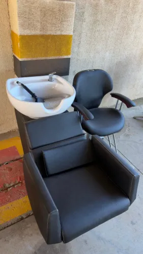Lavatório cabeleireiro e cadeiras