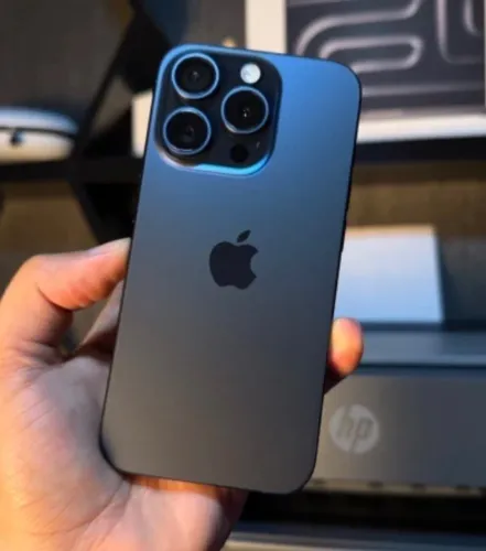 iPhone 15 Pro Max 256GB Titânio semi novo - Bateria 80% Valor 5.000,00 - Capinha de vidro