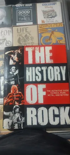 O livro A história do rock em inglês original The history of rock