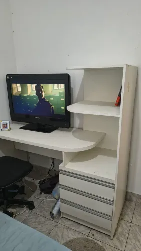 destacar a escrivaninha/estante:? Escrivaninha multifuncional com estante e gavetas