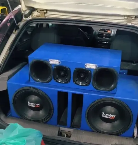 Vendo ou troco som automotivo forte.