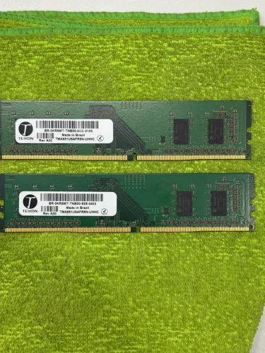 Memória DDR4 - Dois pentes 4GB -240
