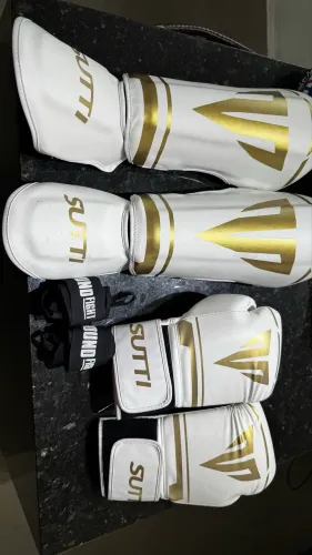 Luvas / Caneleiras / Bandagem e Bolsa Luta Muay Thai