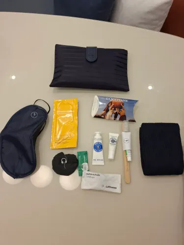 Nécessaire Lufthansa com amenidades