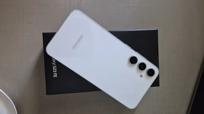 Lindo e novo Samsung Galaxy S23 Fe