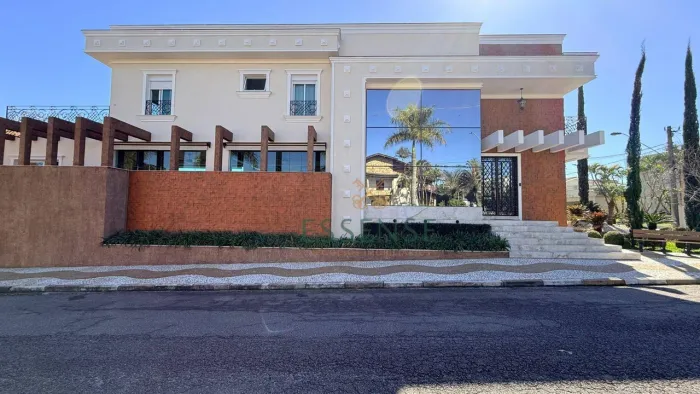 Sobrado de Alto Padrão à Venda em Condomínio Residencial Suzano/SP. Com: 05 dormitórios.