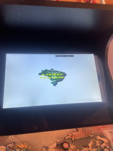 Máquina de fliperama com vários jogos