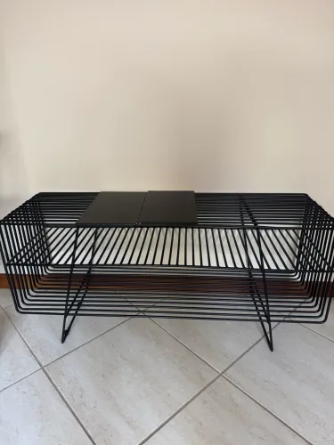 Rack TokStok aramado em perfeito estado
