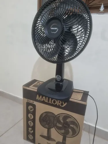 Ventilador de mesa. Apenas 2 meses de uso foi comprado por 150,00 a vista.