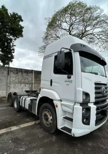 Volkswagen Constellation 25.420 6x2