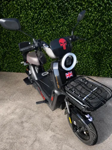 R8 Sport scooter elétrica com alarme anti furto