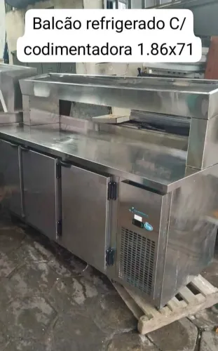 Balcão refrigerado com condimentadora 