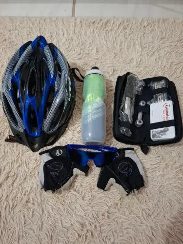 Acessórios pra ciclista semi novos