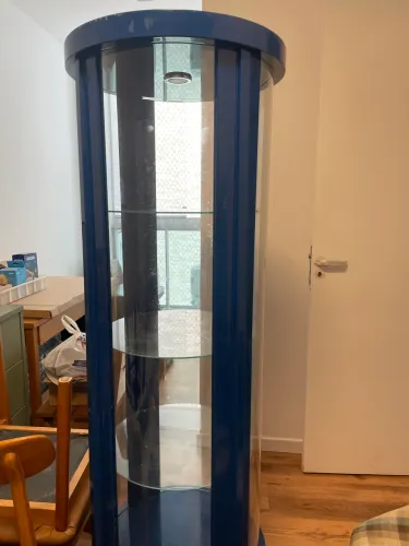 Cristaleira laqueada em azul
