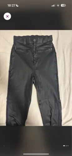 Calça skinny courino preta