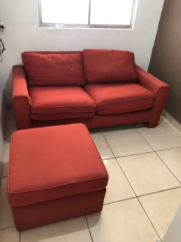 Sofá 2 lugares + puff